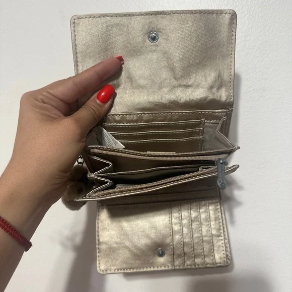 Pixi Kipling Metallic Wallet with Keychain - Picture 7 of 15